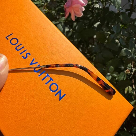 LV sunglasses main image 9
